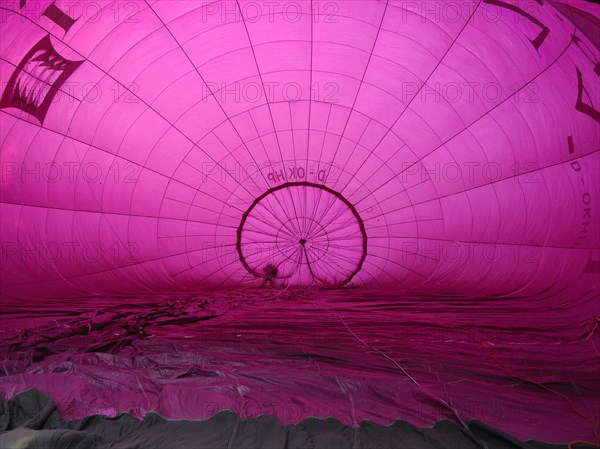 Hot air balloon launch