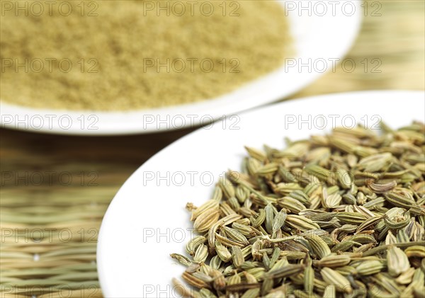 Powder and seeds of fennel