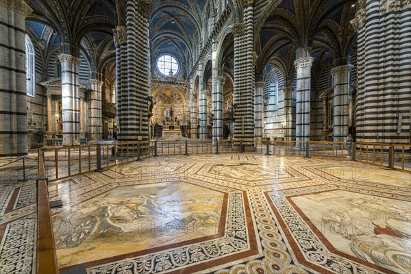 Crossing with choir and marble floor