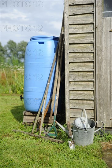 Metal watering can