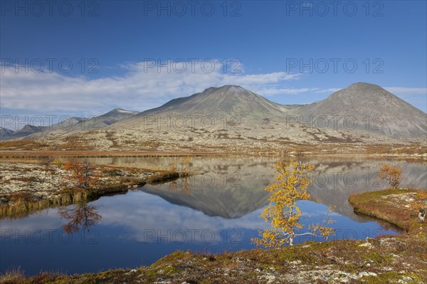 Lake in front of Stygghoin mountain in autumn