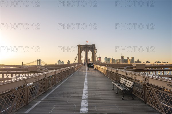 Brooklyn Bridge bei Sonnenaufgang