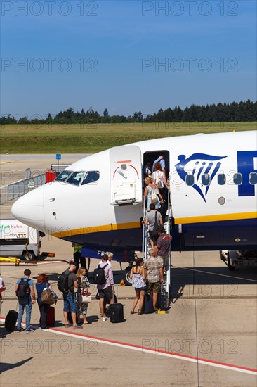 A Boeing B737-800 of Ryanair with the registration EI-FRO at Frankfurt cock Airport