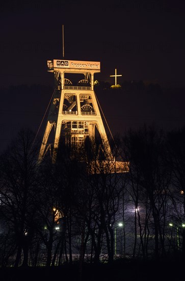 Prosper-Haniel colliery at night