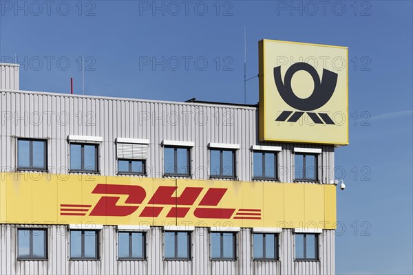 Logos DHL and Deutsche Post