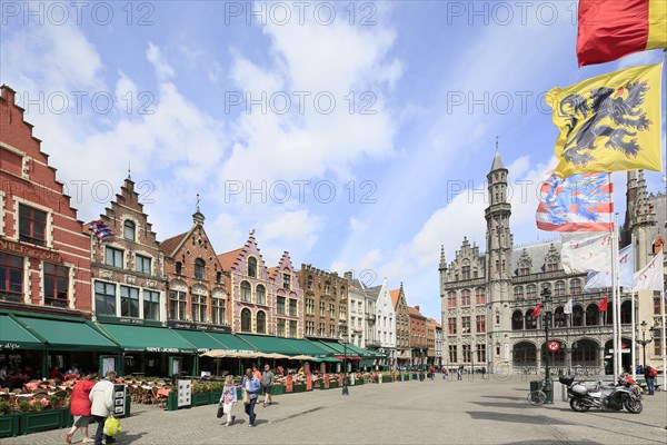 Market with neo-Gothic Provinciaal Palace Provinciaal Hof