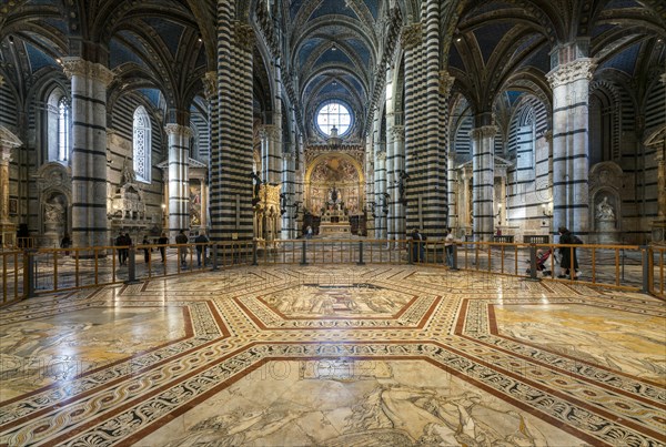 Crossing with choir and marble floor