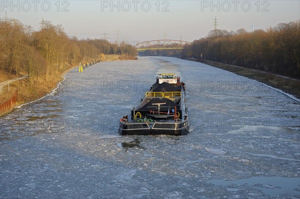 Rhine-Herne-Canal with ice floes