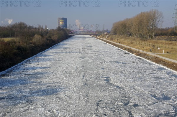 Rhine-Herne-Canal with ice floes