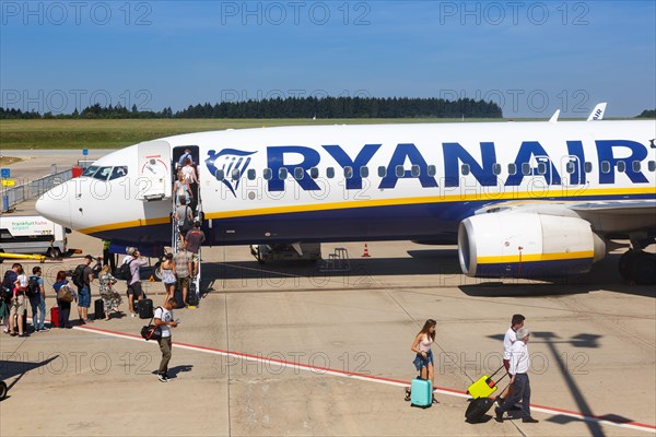 A Boeing B737-800 of Ryanair with the registration EI-FRO at Frankfurt cock Airport