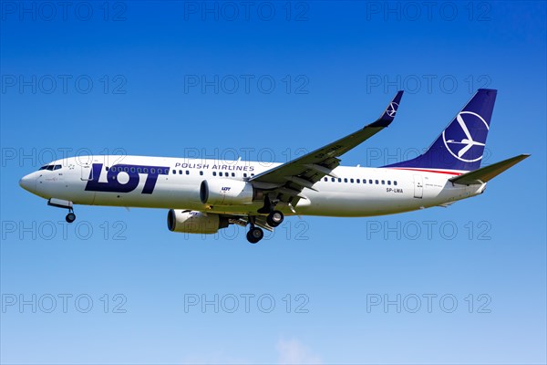 A LOT Polish Airlines Boeing 737-800 with the registration SP-LWA lands at Charles de Gaulle Airport