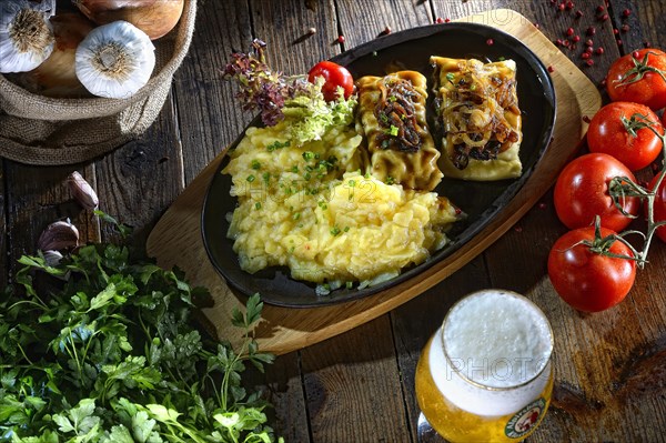 Maultaschen with potato salad and a pilsner