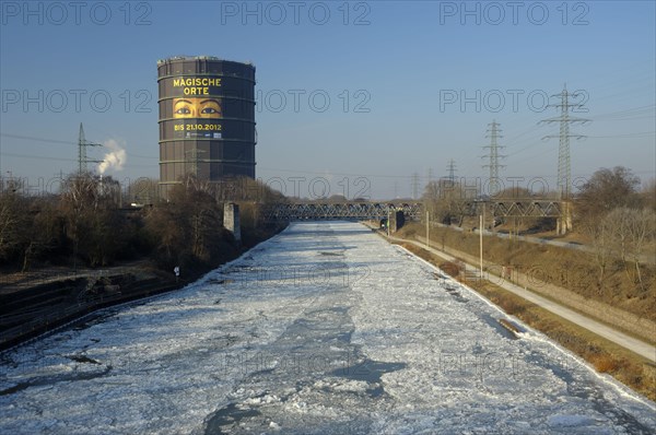 Rhine-Herne-Canal with ice floes