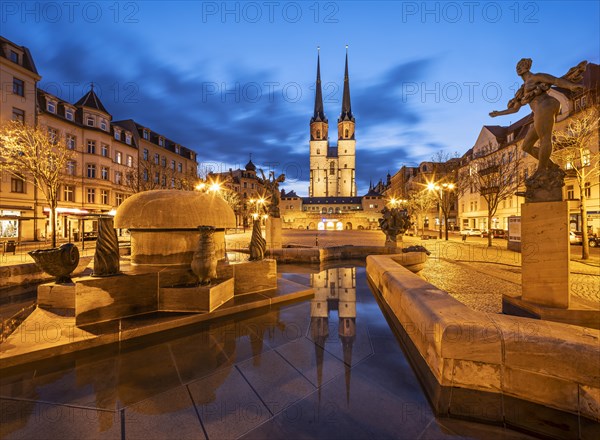 The Goebel Fountain at the Hallmarkt with the Market Church of Our Lady