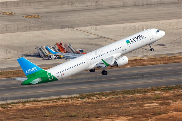 A Level Airbus A321 with the registration OE-LCR takes off from the airport in Palma de Majorca