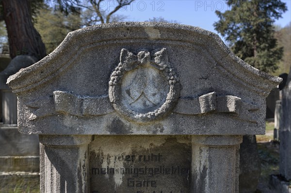 Relief of a wreath on a Jewish gravestone