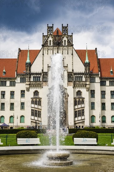 Fountain in front of Wedding District Court