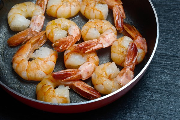 Fried prawns in pan