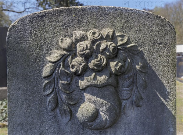 Relief with rose petals on a Jewish gravestone