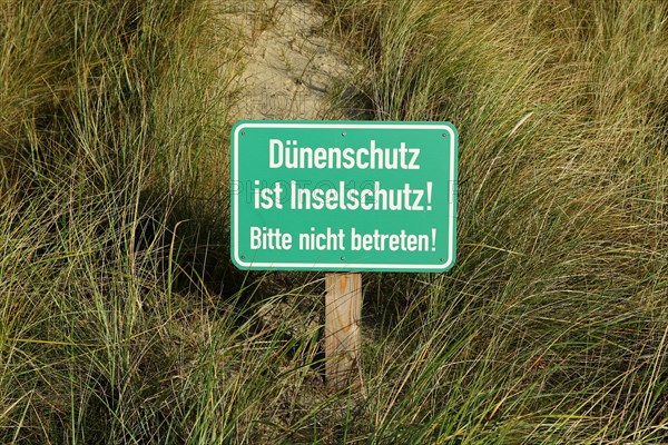 Sign dune protection is island protection at Kniepsand