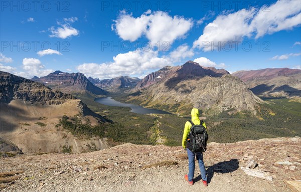 Hikers on the trail to Scenic Point