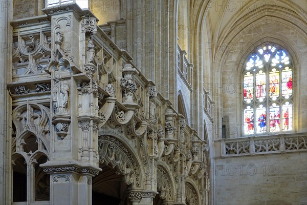 Rood screen and transept