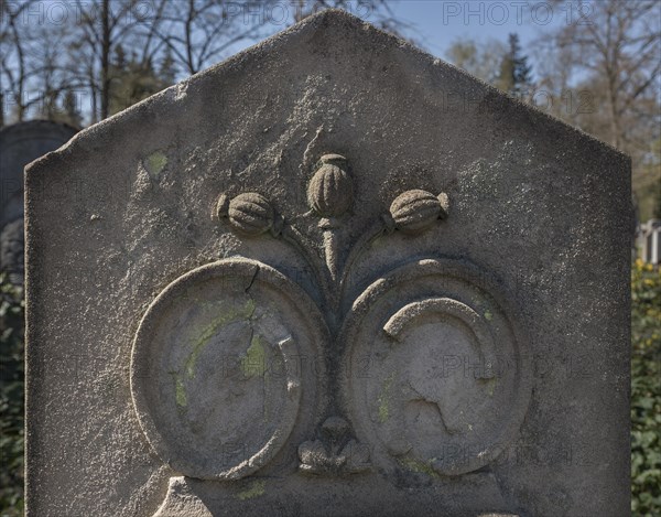 Relief with flowers on a Jewish gravestone