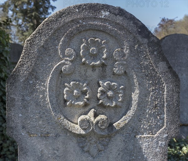 Relief with flowers on a Jewish gravestone