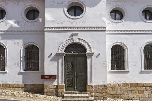 Entrance of the synagogue since 2008