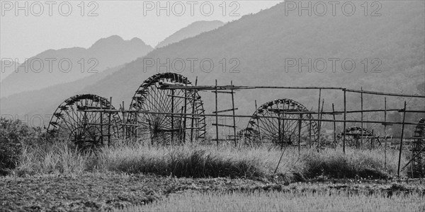 Irrigation of rice paddies with water wheels made of bamboo