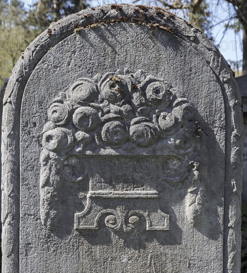 Rose relief on a Jewish gravestone