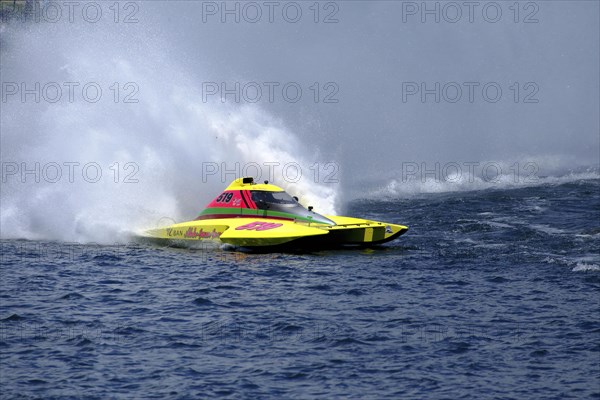 Racing boat race on the Saint Lawrence River