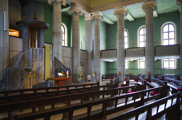 Transverse interior with mighty pulpit wall