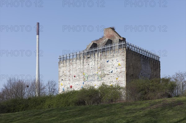 Climbing bunker