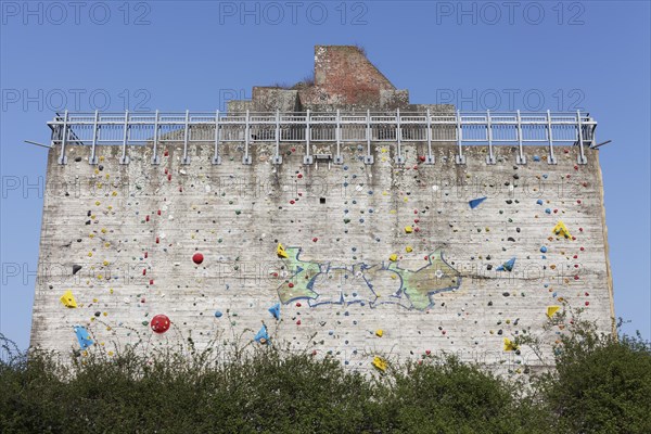 Climbing bunker