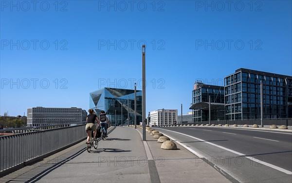 The Hugo Preuss Bridge at the main station in Berlin