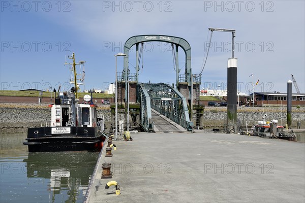 Historic Nassau Bridge with pontoon