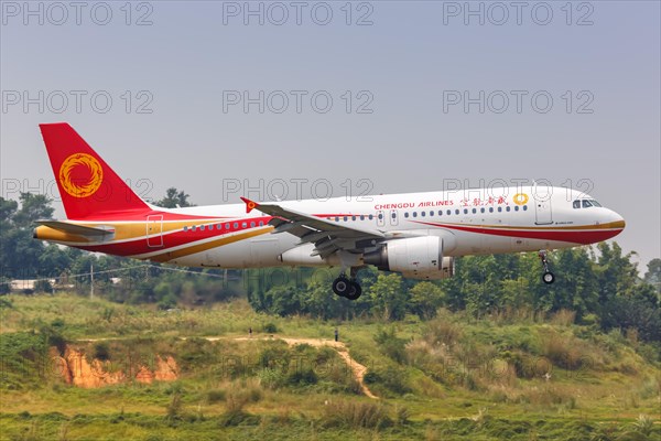 An Airbus A320 aircraft of Chengdu Airlines with registration number B-9985 at Chengdu Airport