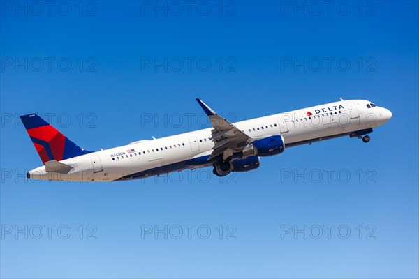 An Airbus A321 aircraft of Delta Air Lines with registration N345DN at Phoenix Airport