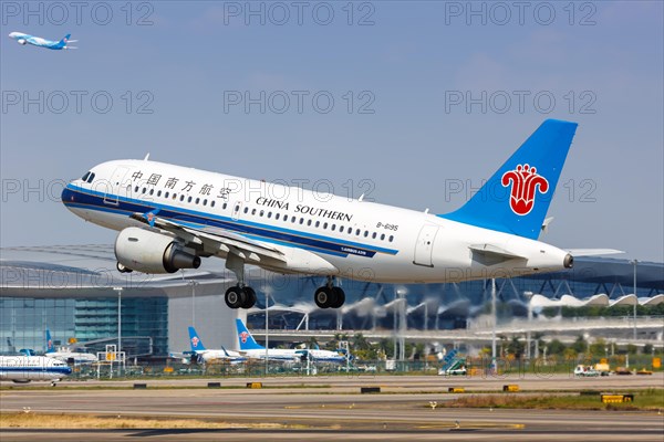 An Airbus A319 aircraft of China Southern Airlines with registration number B-6195 at Guangzhou Baiyun Airport