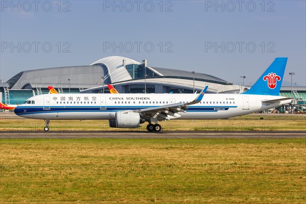 An Airbus A321neo aircraft of China Southern Airlines with registration number B-1092 at Guangzhou Baiyun Airport