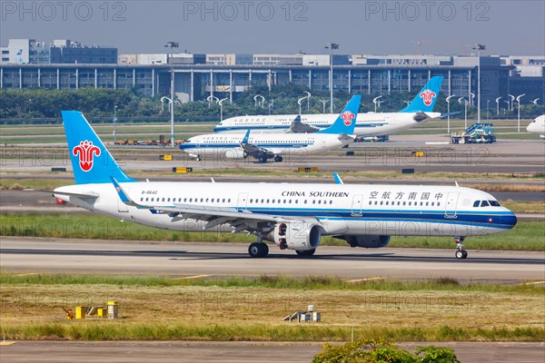 An Airbus A321 aircraft of China Southern Airlines with registration number B-8640 at Guangzhou Baiyun Airport