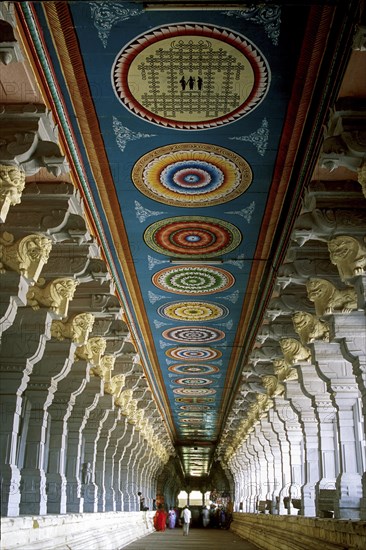 Laengster Tempelkorridor der Welt im Ramanathaswamy-Tempel