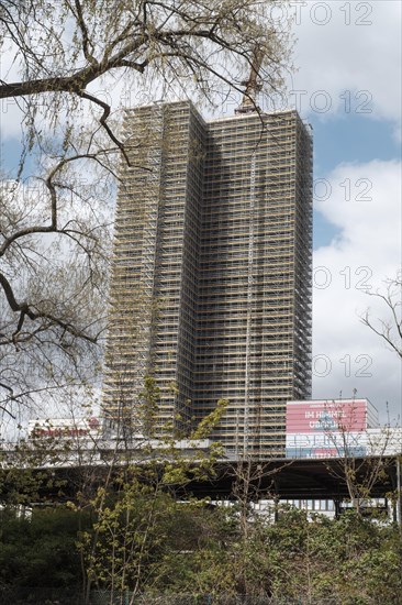 Steglitzer Kreisel high-rise building