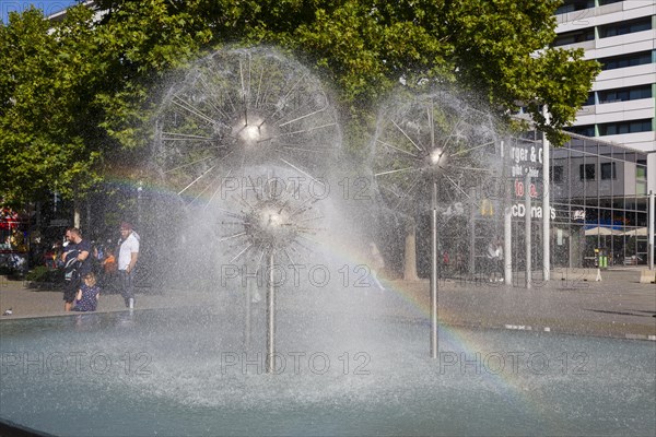 Dandelion fountain on Prager Strasse