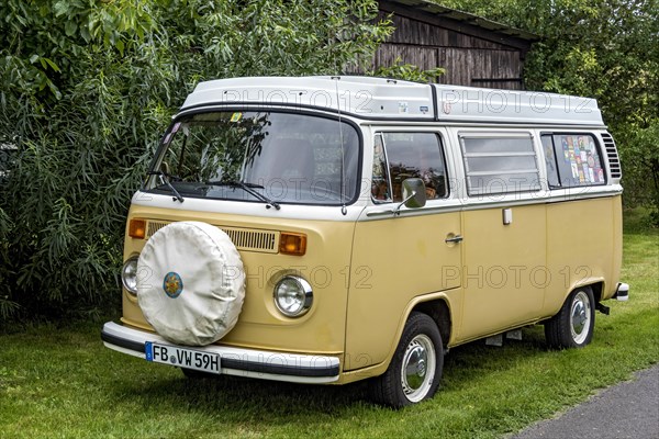 Oldtimer Volkswagen type 2 as camping bus