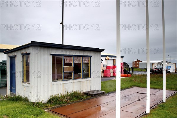 Corrugated iron hut