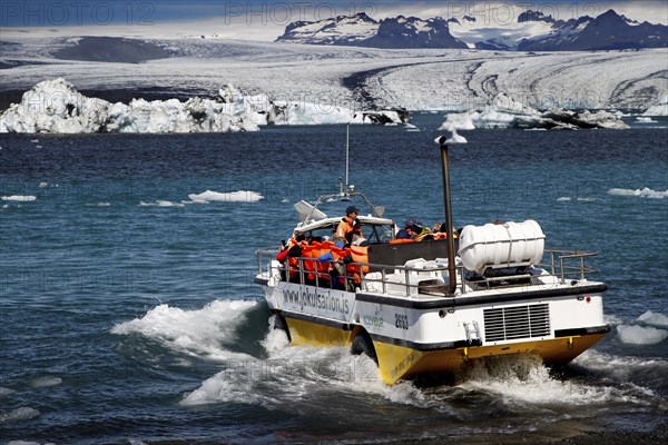 Amphibious vehicle