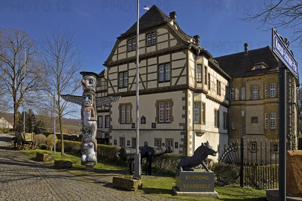 Heerse moated castle