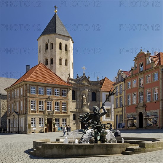 Market with Gaukirche Sankt Ulrich and Neptun Fountain